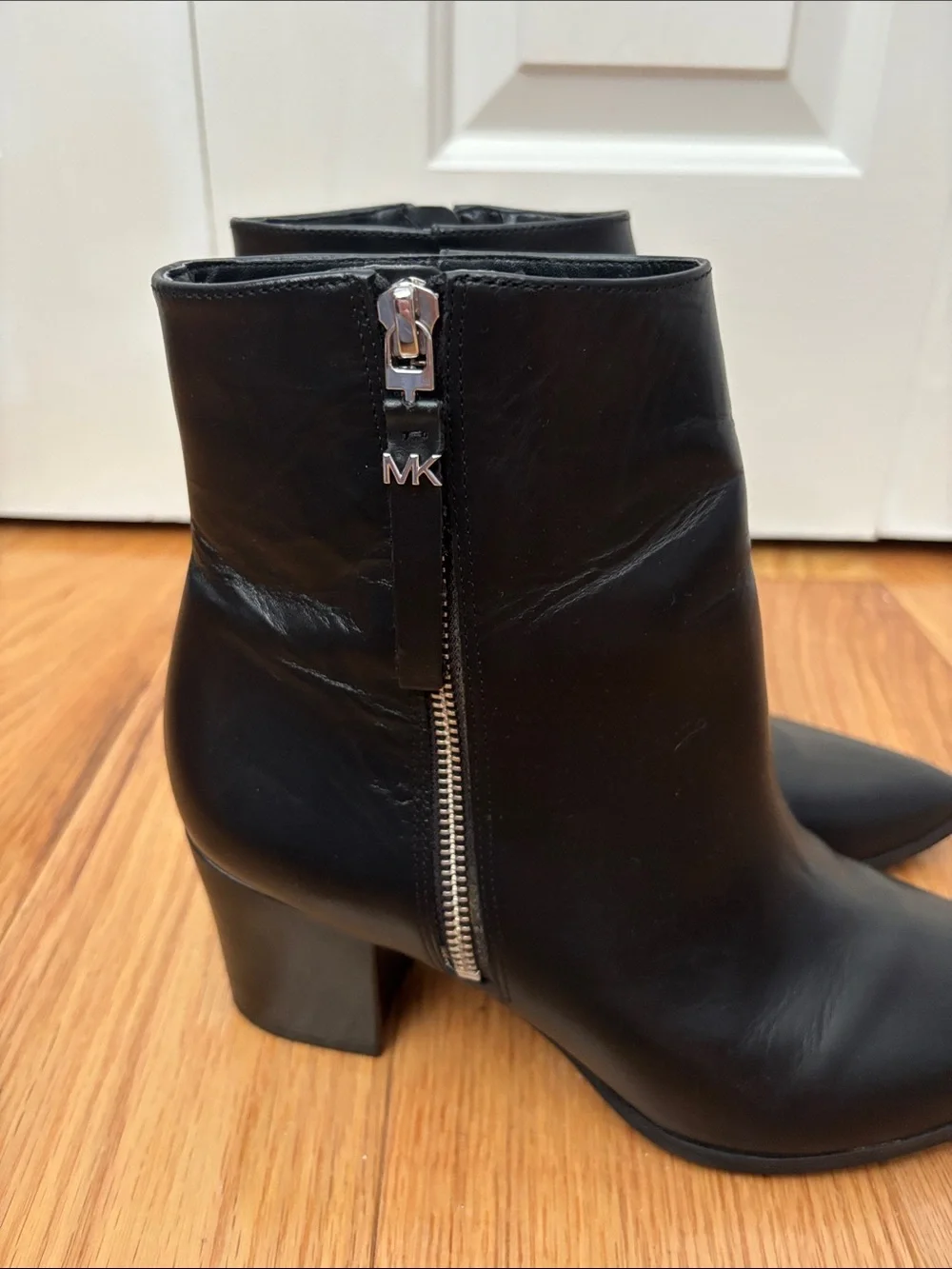 Micheal Kors Black Leather Zip Up Ankle Boots  size 9